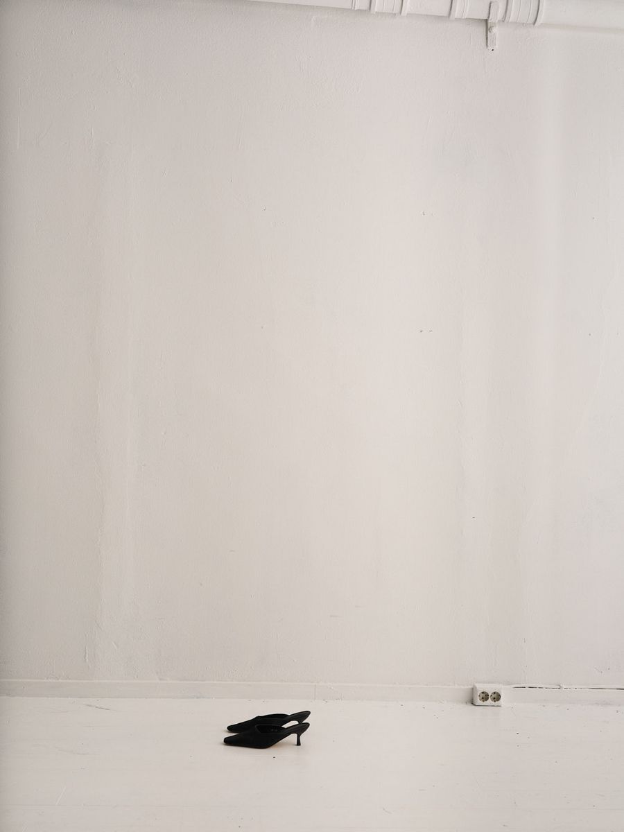 KITTEN HEELS